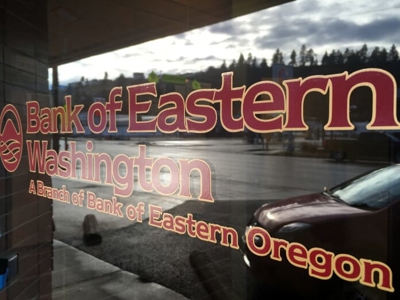 Vinyl door lettering and graphics Photo
